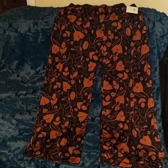 Women's Pants - Picture 3 of 3